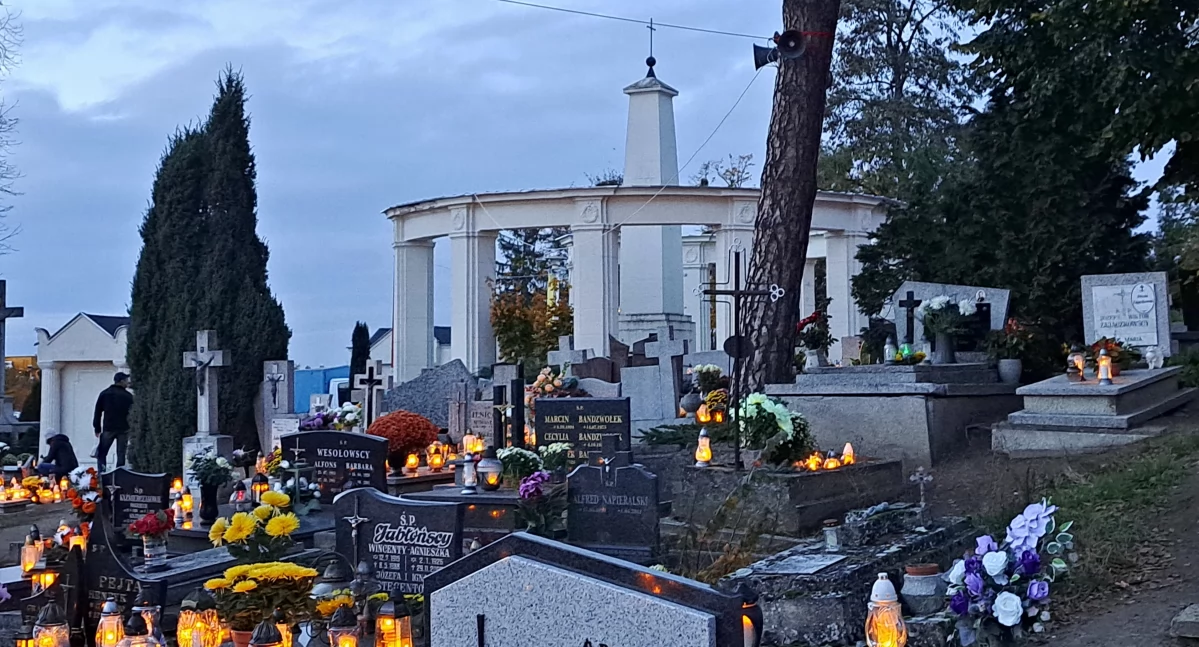 W Mogilnie koncelebrowana msza święta odbędzie na starym cmentarzu przy pomniku ks. prałata Piotra Wawrzyniaka fot. Magdalena Lachowicz