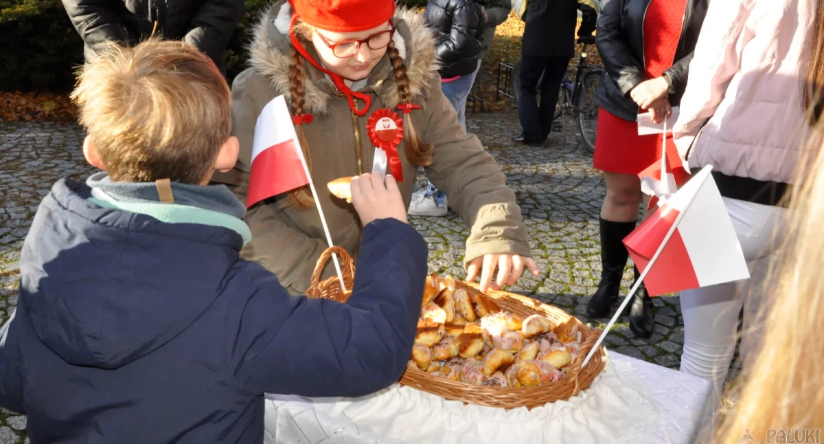 Podczas uroczystości na skwerze Hipolita Cegielskiego zaplanowano sprzedaż rogali świętomarcińskich upieczonych przez Koła Gospodyń Wiejskich z terenu gminy fot. Magdalena Lachowicz