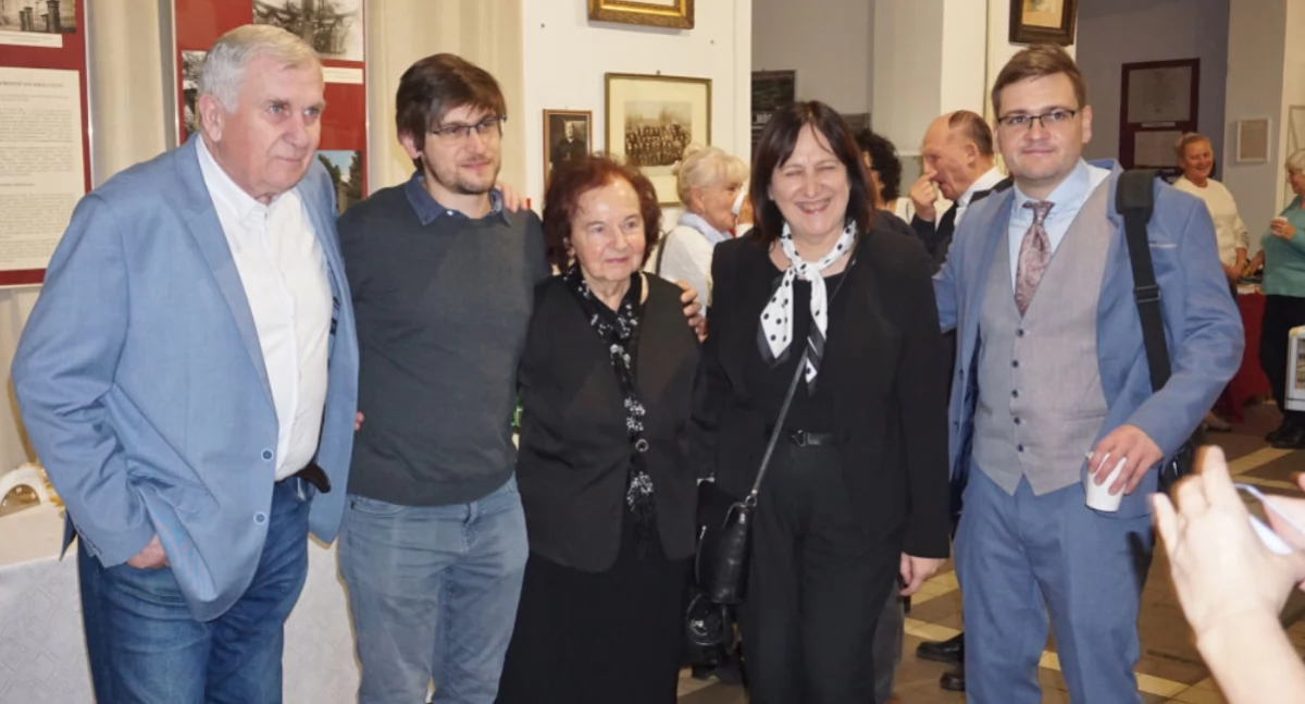 Rodzina Zygmunta Toboły podczas zaduszek w Muzeum Ziemi Mogileńskiej w Chabsku   fot. Marek Holak