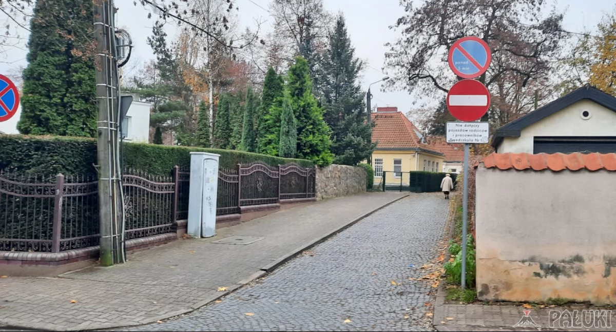 Ulica Korczaka prowadząca do Przedszkola nr 1 w Mogilnie od strony ul. Piłsudskiego   fot. Marek Holak