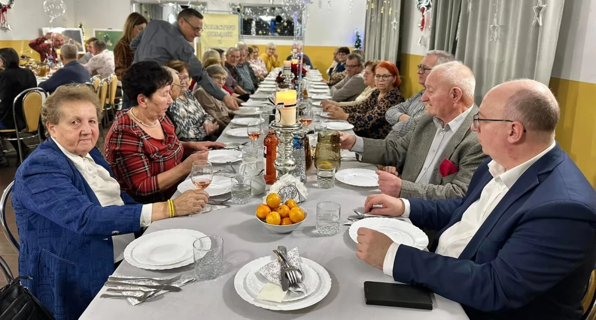 W spotkaniu uczestniczyli licznie przybyli seniorzy i zaproszeni goście fot. Iwona Mataczyńska