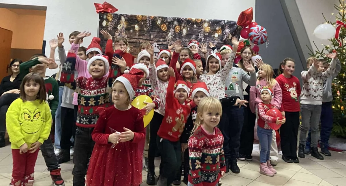 Dzieci uczestniczyły w grach i zabawach świątecznych fot. nadesłano