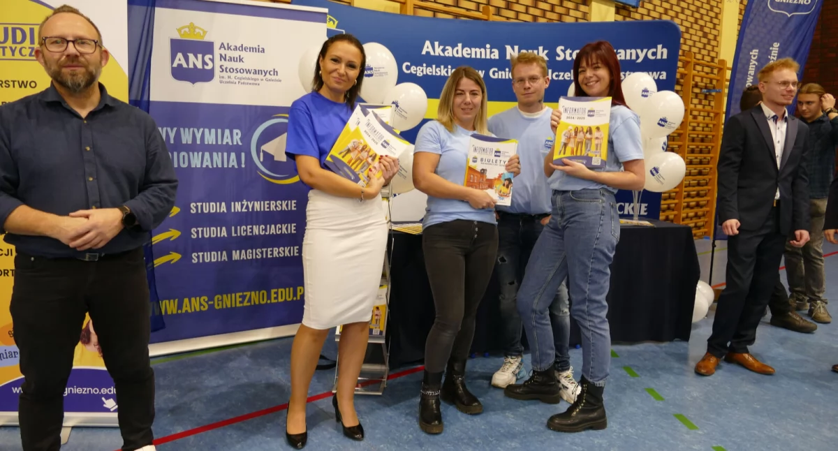Na przygotowanych stoiskach uczelnie prezentowały swoje oferty edukacyjne fot. ZS Mogilno
