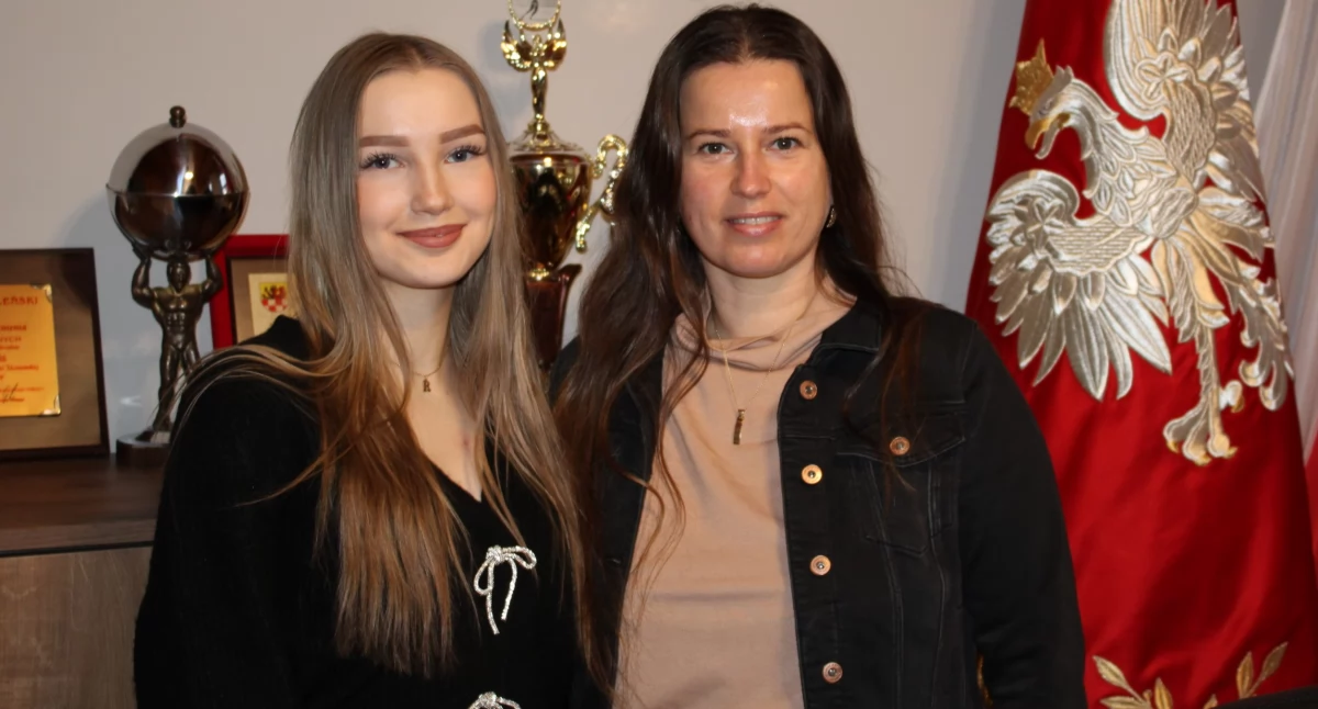Roksana Malinowska z dyrektorką ZS w Strzelnie Agnieszką Piotrowicz fot. ZS Strzelno 
