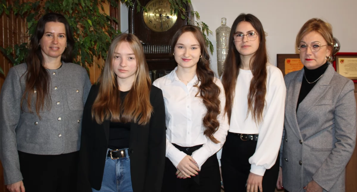 Stypendystki marszałka z Zespołu Szkół w Strzelnie w ramach projektu 
