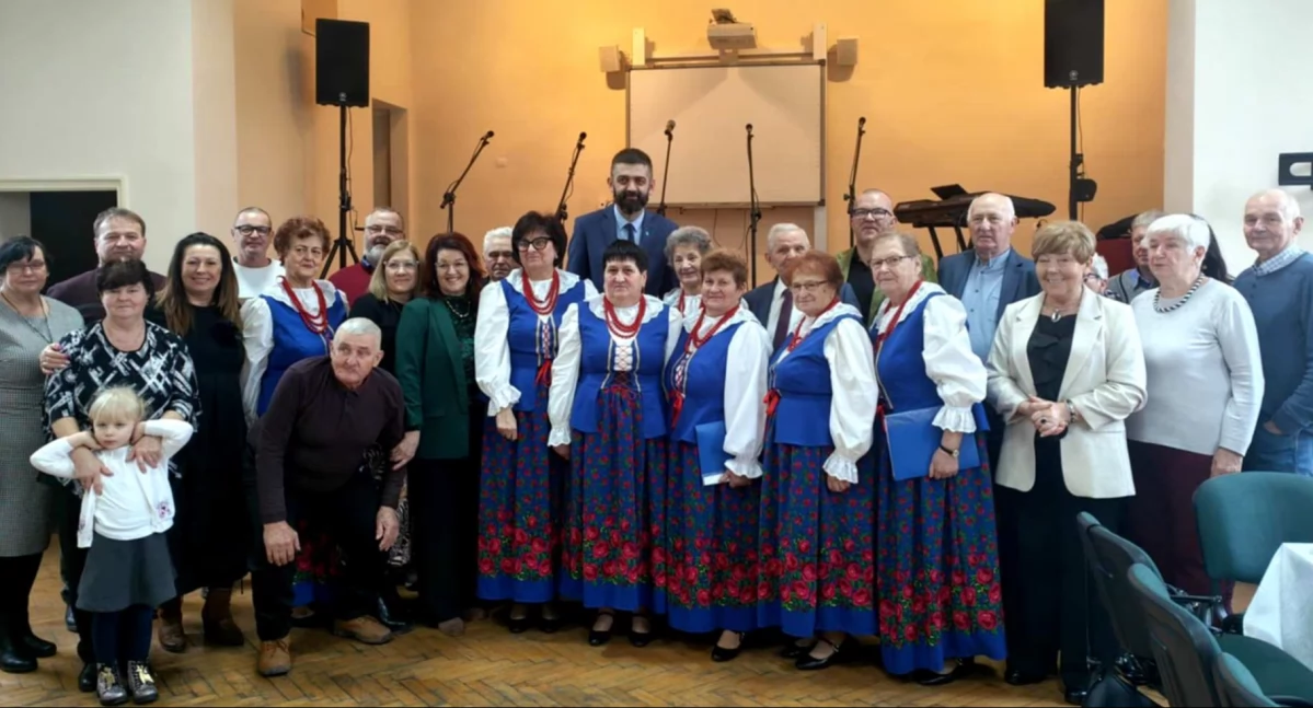Pamiątkowe zdjęcie uczestników spotkania w muzeum fot. nadesłane