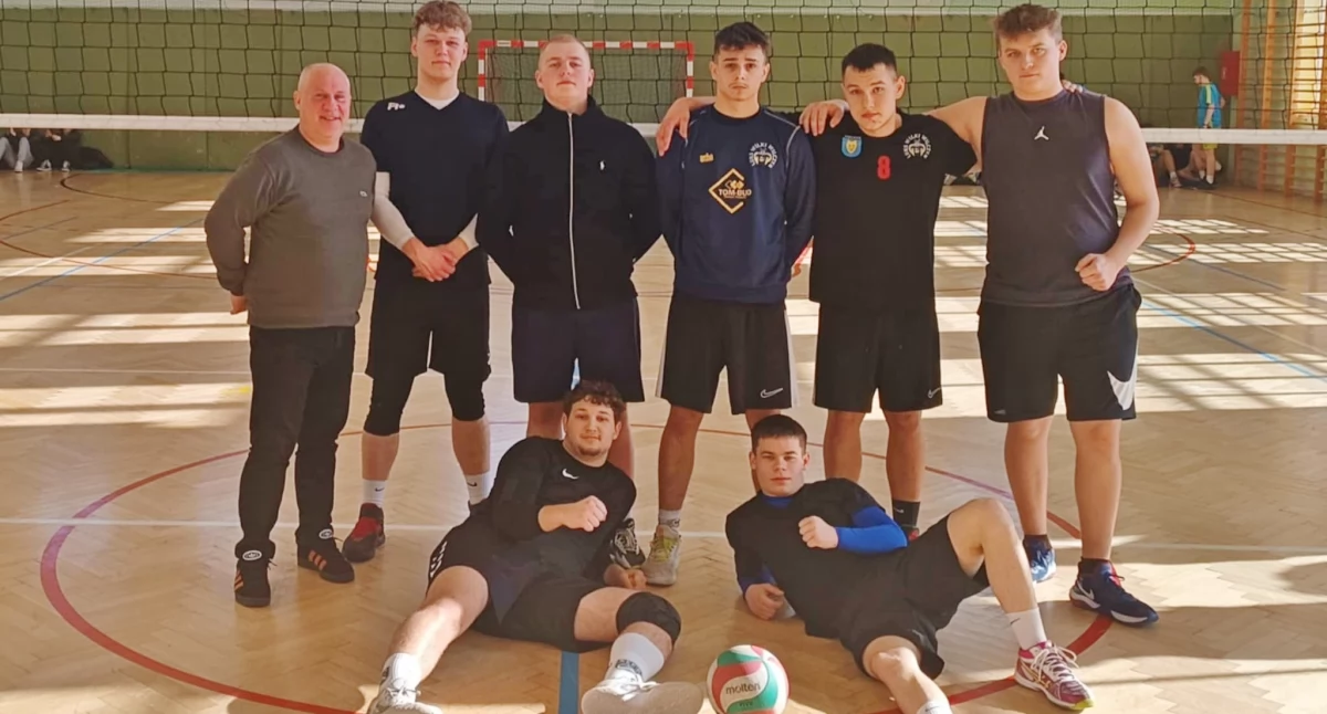Strzeleńska drużyna z trenerem Michałem Piotrowiczem fot. ZS Strzelno