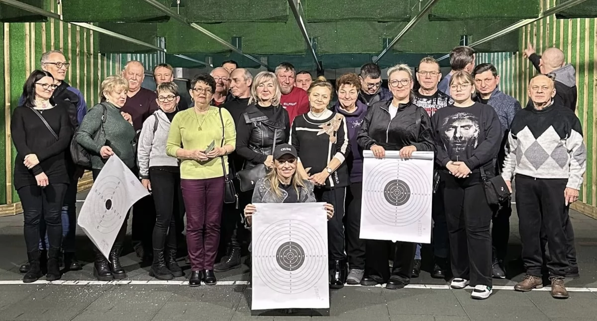 Uczestnicy sobotniego wyjazdu na strzelnicę bojowo - sportową fot. nadesłane