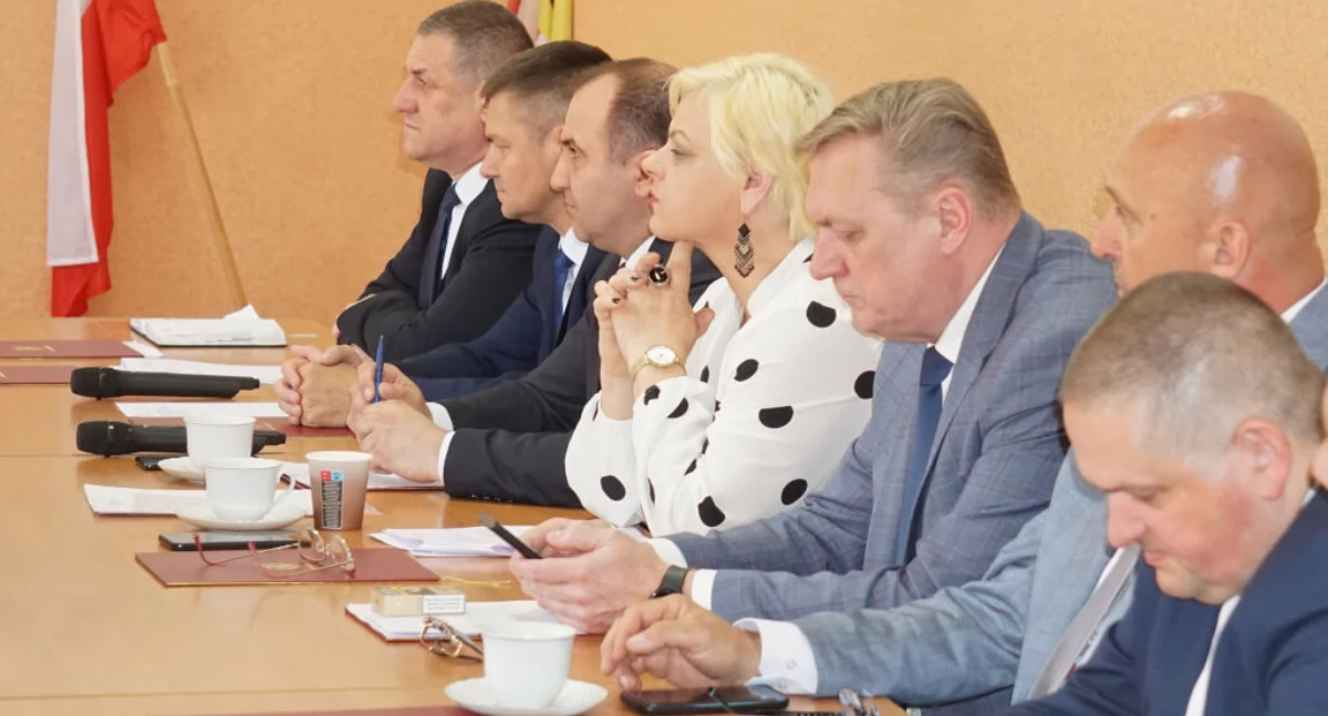 Powiatowa opozycja czeka spokojnie na ruch, albo starosty Tomasza Krzesińskiego albo przewodniczącego Rady Powiatu Tomasza Barczaka   fot. Marek Holak