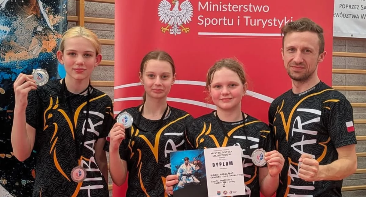Medalistki: Aleksandra Krenc, Liwia Kanarek, Hanna Pińska i trener Lucjan Skowroński fot. nadesłane