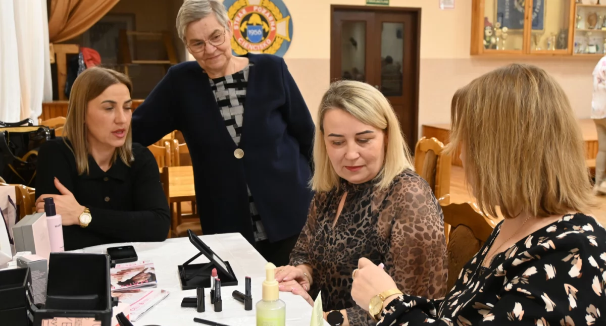 Niespodzianką dla pań był kącik kosmetyczny  fot. Magdalena Lachowicz