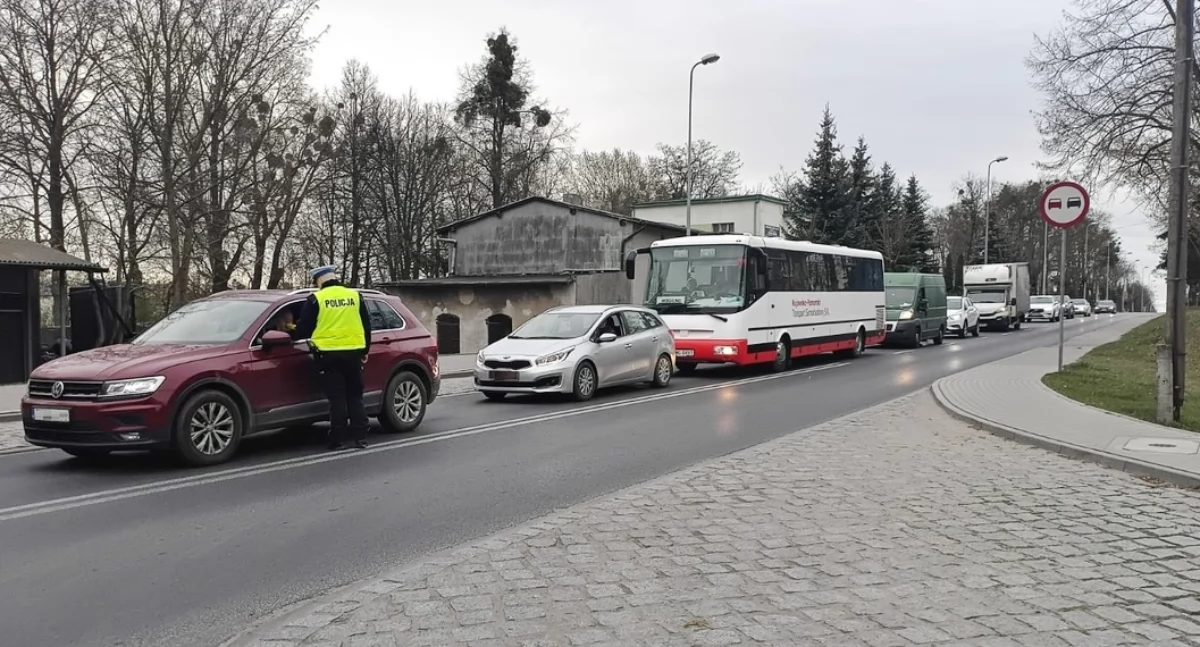 Kontrola stanu trzeźwości na ulicy Kościuszki w Mogilnie   fot. KPP w Mogilnie