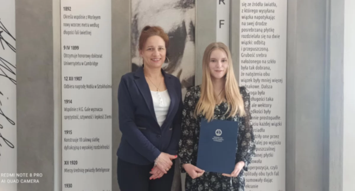 Maja Skonieczna z nauczycielką Longiną Winiarczyk fot. nadesłane