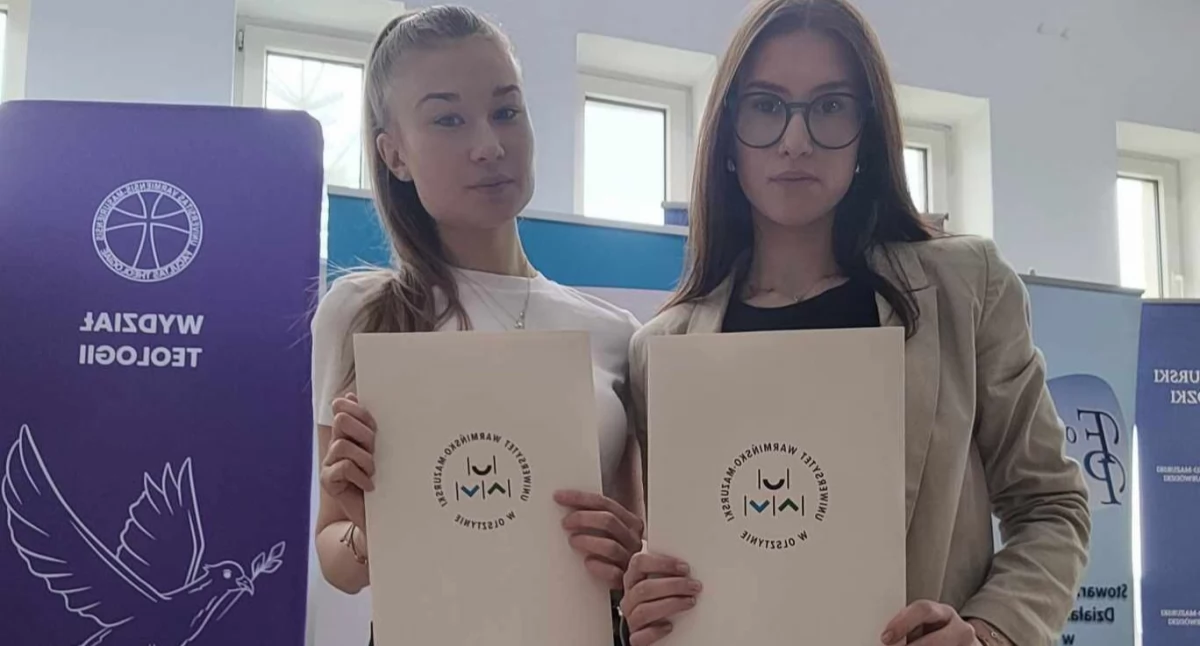 Karolina Śmigielska i Natalia Wojtasik zostały finalistkami olimpiady wiedzy o rodzinie fot. nadesłane
