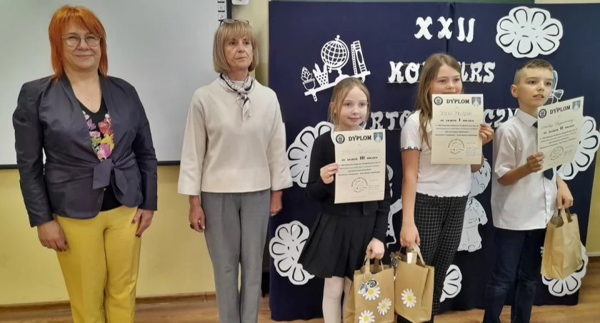 Mistrzowska trójka z klas III w gminnym konkursie ortograficznym fot. Paulina Kwiatkowska