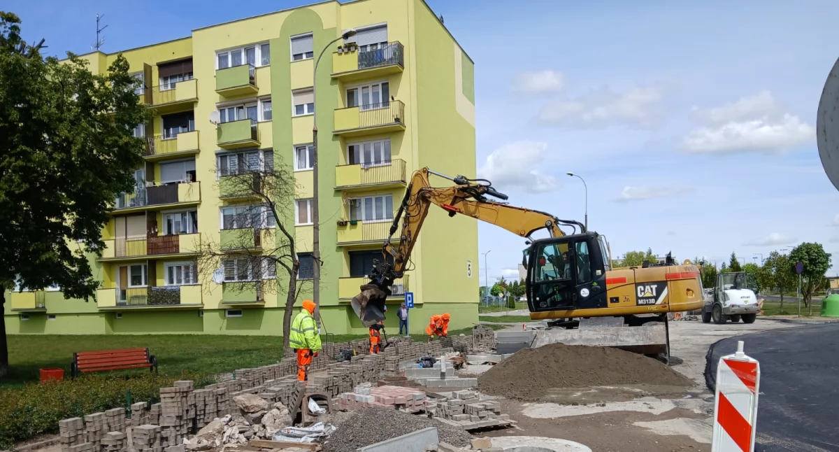 Na ulicy Piastowskiej trwa wymiana chodnika i miejsc postojowych fot. Magdalena Lachowicz