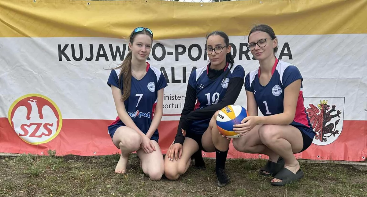 Reprezentantki mogileńskiego Zespołu Szkół Amelia Leśna, Jasmina Kaczorowska i Julia Karpińska zajęły w finale licealiady 7. miejsce w województwie fot. nadesłane