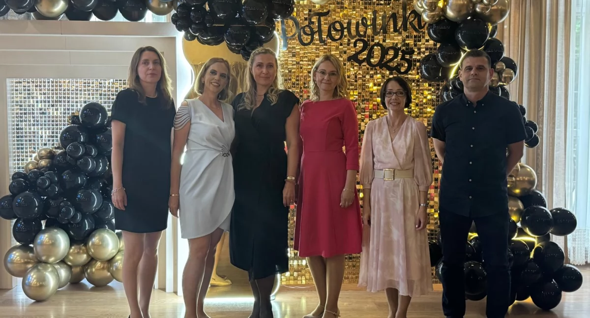 Wychowawcy klas II LO w Mogilnie: Mariola Stochlińska (kl. IIa), Dorota Kostyra (kl. IIb), Aleksandra Tylinska (kl. IIc), Magdalena Jabłońska (kl. IId), Tomasz Wonorski (kl. IId) i Magdalena Wietrzykowska (j. angielski) fot. nadesłane