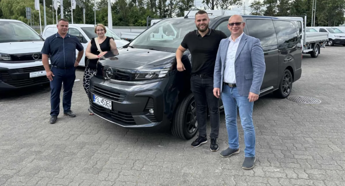 Do ŚDS w Słowikowie trafił nowy dziewięcioosobowy mikrobus opel   fot. nadesłane