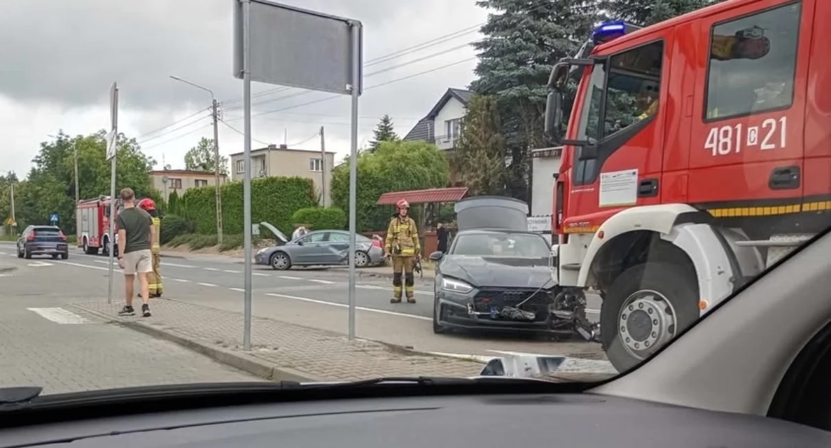 Do zderzenia doszło na wolnicy, na wysokości marketu Biedronka   fot. Marek Holak