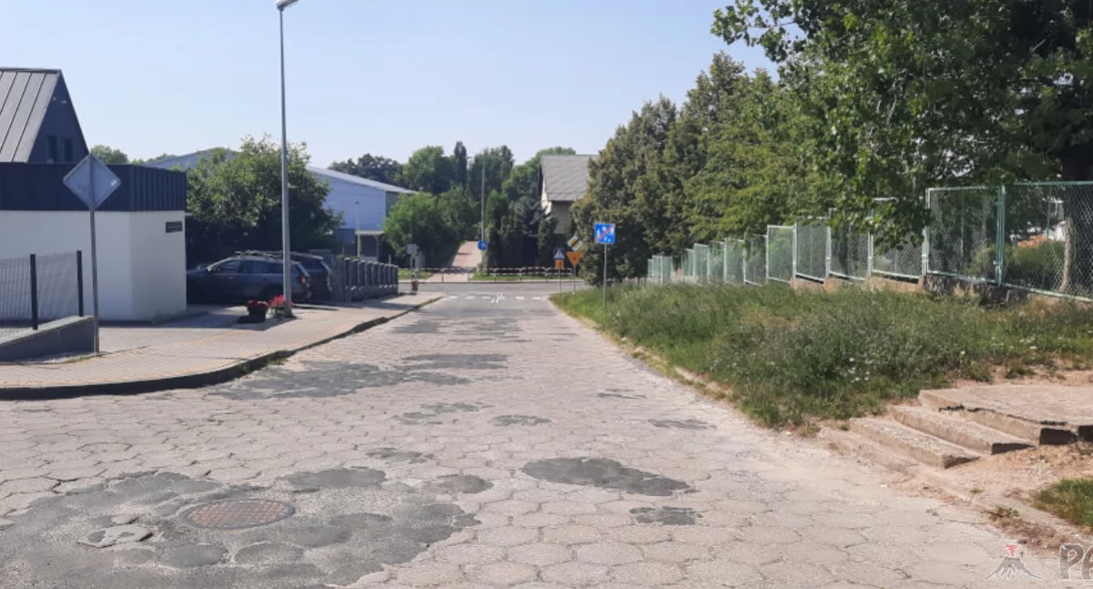 Odcinek drogi od ul. Powstańców Wlkp. na osiedle Sójcze Wzgórze - też zostanie wyremontowany na długości 53 metrów   fot. Marek Holak