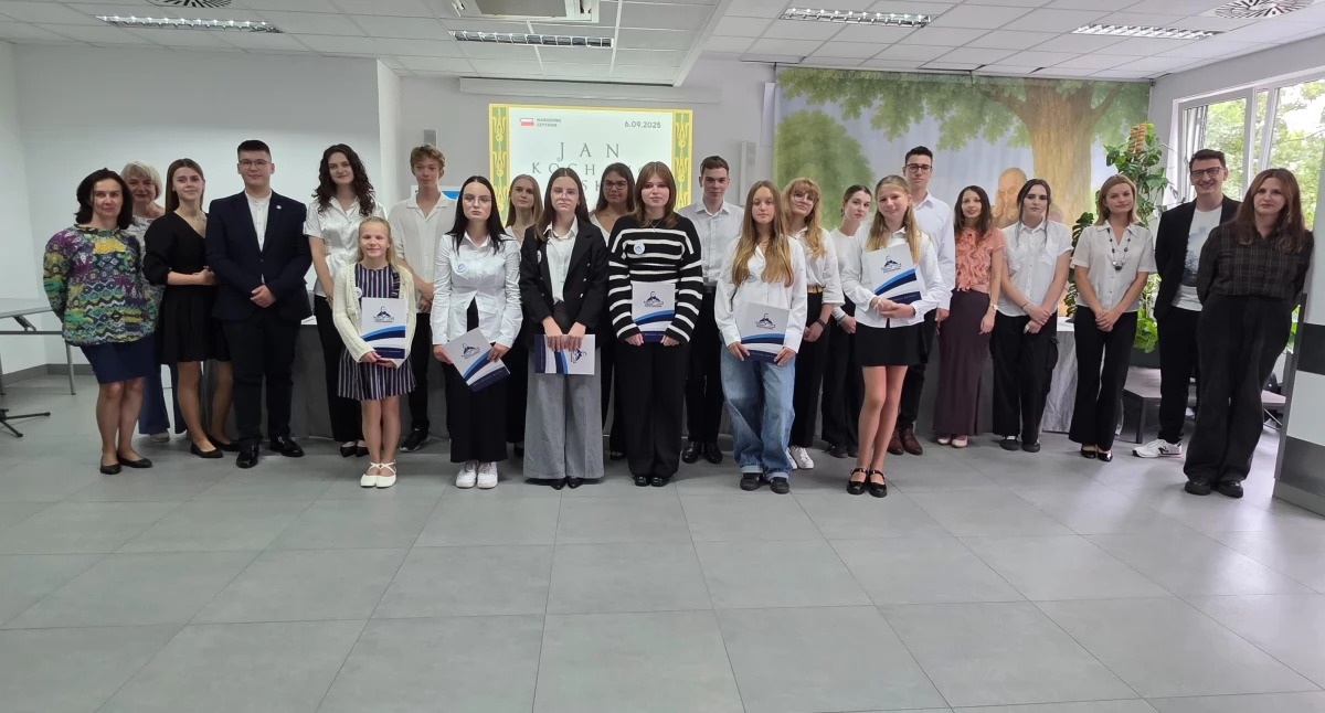 Uczestnicy Narodowego Czytania w Miejskiej Bibliotece Publicznej w Mogilnie fot. nadesłane