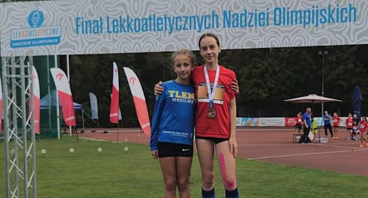 Wiktoria Budzyńska i Maja Piechnik podczas Mistrzostw Polski Dzieci w Dwuboju Lekkoatletycznym fot. nadesłane
