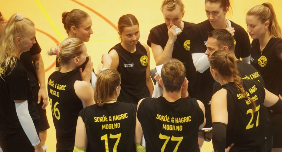 Czas wziął trener Sokoła Mateusz Grabda   fot. Marek Holak