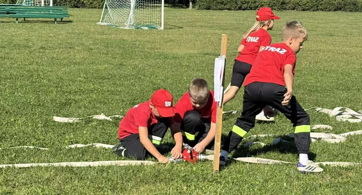 Mali strażacy podczas konkurencji bojowej fot. nadesłane