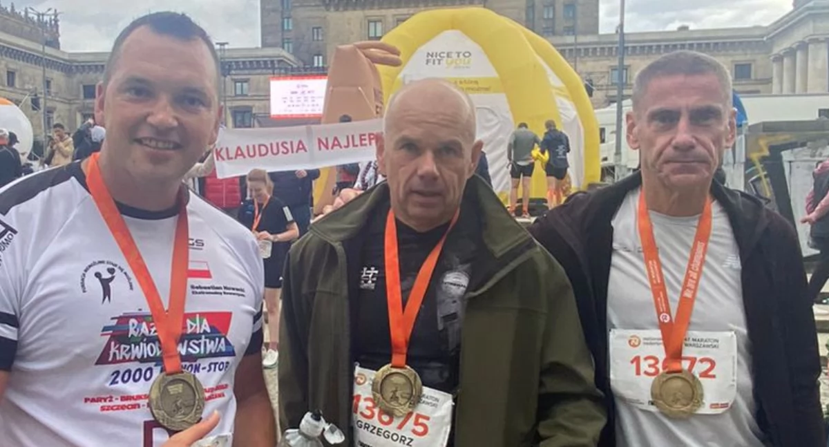 Zdjęcie mogileńskiej reprezentacji z mety maratonu fot. z arch. Grzegorza Wesołowskiego 