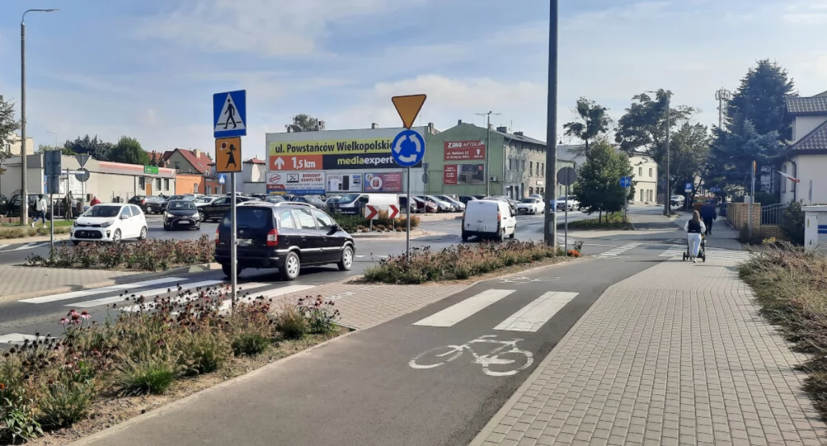 Inwestycje, instytucje, praca • , Burmistrz Mogilna zapowiada przyszłym przebudowa ronda ulicy Hallera - zdjęcie, fotografia