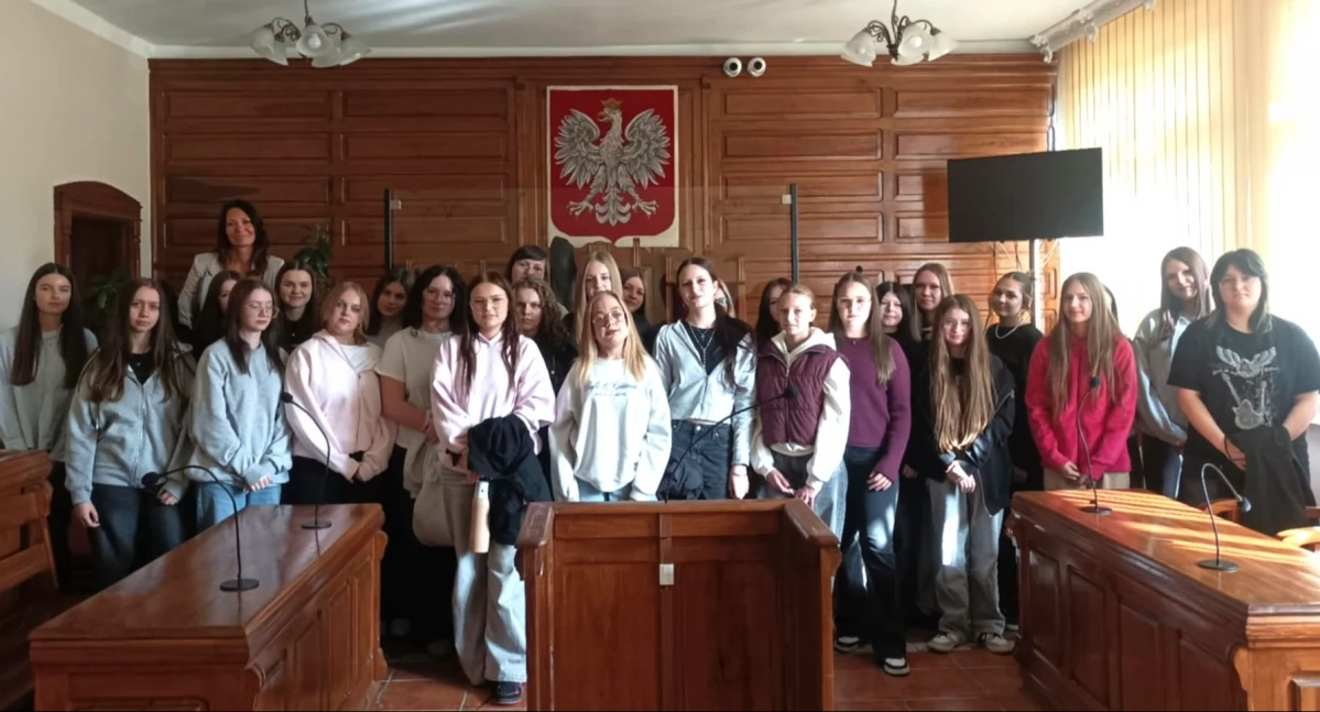 Uczennice mogileńskiego liceum podczas wizyty w Sądzie Rejonowym w Mogilnie fot. nadesłane