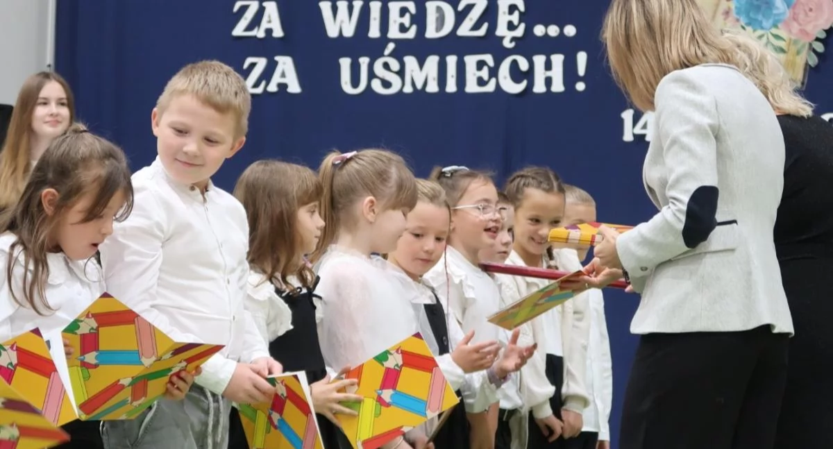 Na uczniów szkoły pasowanych zostało 85 pierwszoklasistów fot. Paweł Lachowicz