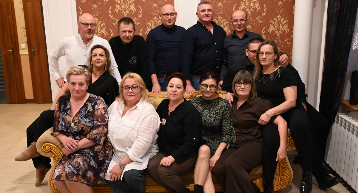 Pamiątkowe zdjęcie uczestników klasowego spotkania fot. Paweł Lachowicz