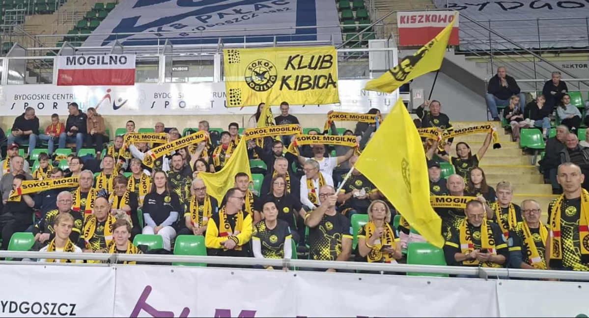 Kibice mogileńskiej drużyny tłumnie pojawili się w hali Łuczniczka w Bydgoszczy   fot. nadesłane