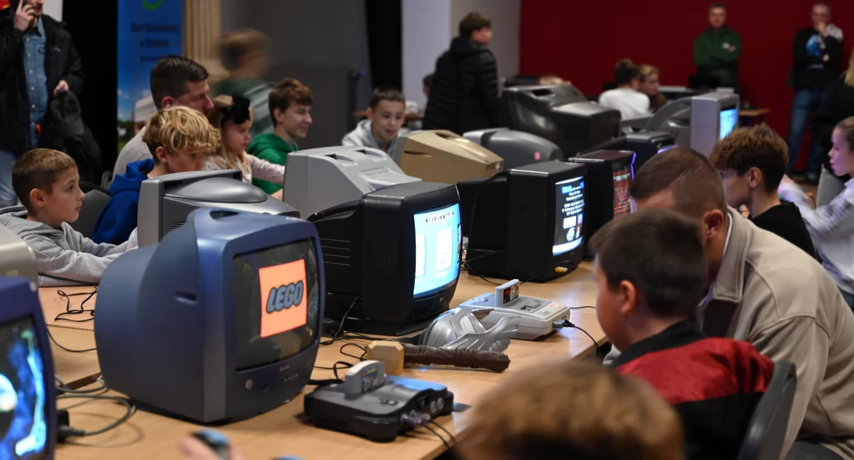 W trakcie tego wydarzenia, miłośnicy klasyki gier komputerowych oraz ci, którzy cenią sobie nowoczesną elektronikę, znaleźli coś dla siebie fot. Magdalena Lachowicz