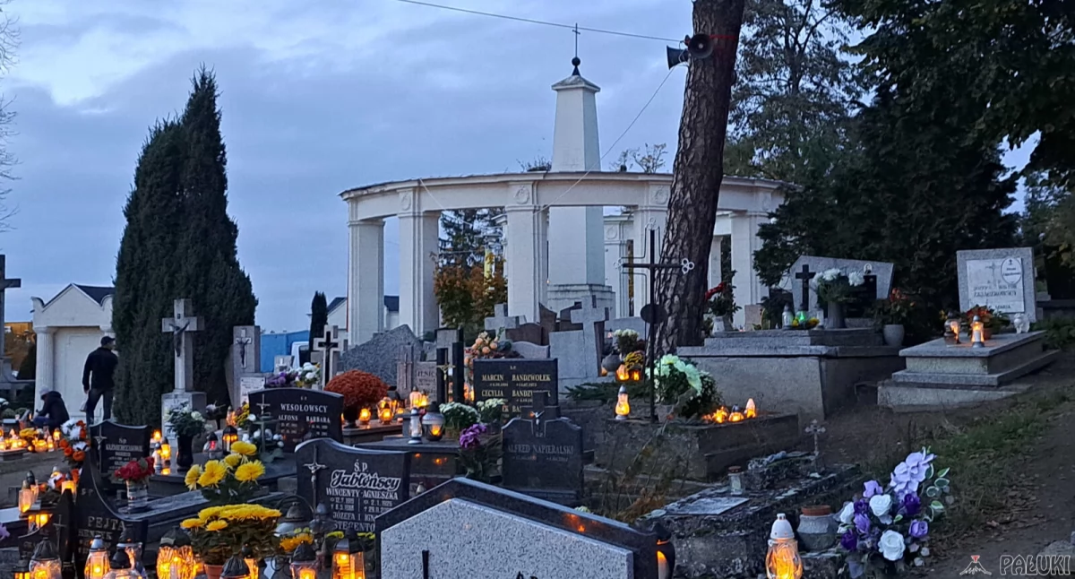 Wspólna msza św. 1 listopada dla mogileńskich parafii odbędzie się przy mauzoleum ks. Piotra Wawrzyniaka na starym cmentarzu fot. Magdalena Lachowicz