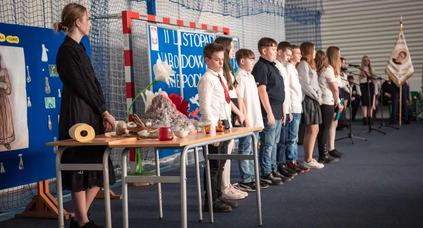 W Szczepanowie połączono Dzień Patronki Szkoły z obchodami Narodowego Święta Niepodległości   fot. Sebastian Lachowicz