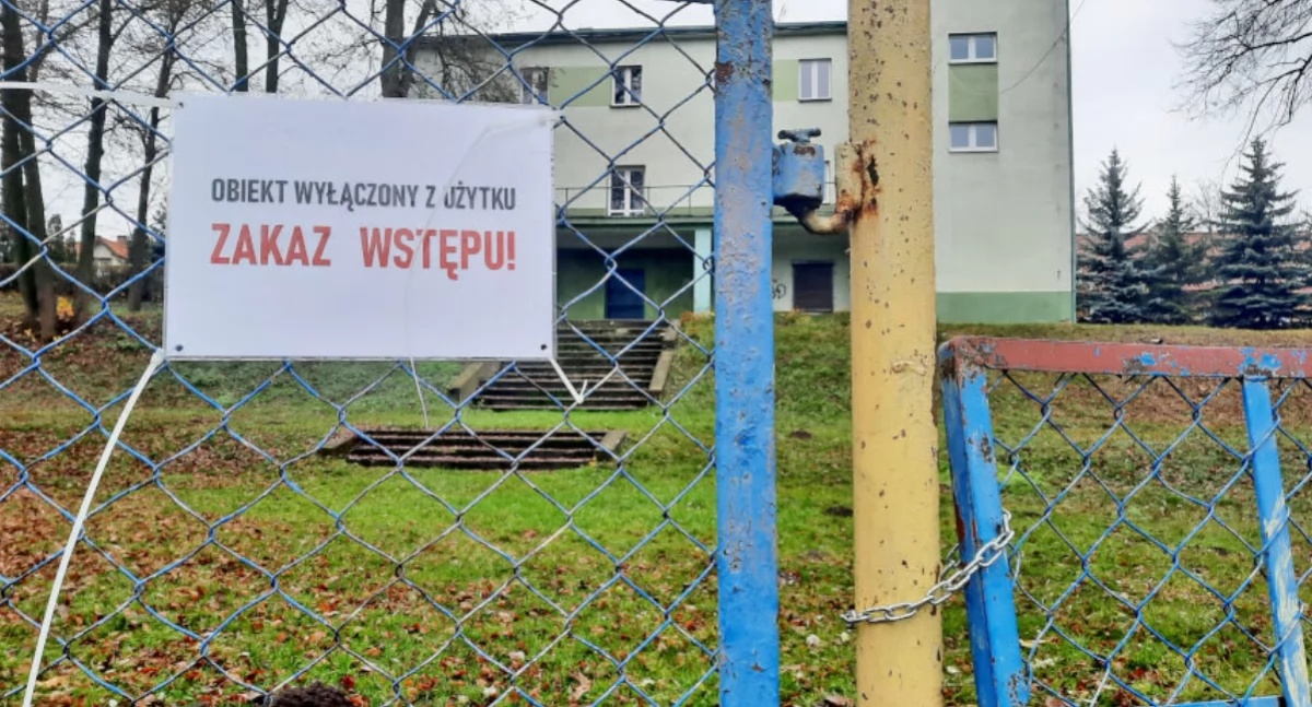 Wejście na teren harcówki od strony jeziora także jest zamknięte   fot. Marek Holak