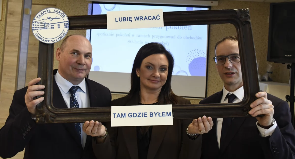 Spotkanie prowadzili nauczyciele, absolwenci mogileńskiego Zespołu Szkół Edyta Kończal i Marcin Wietrzykowski. Na zdjęciu z prezesem Stowarzyszenia Absolwentów i Sympatyków Zespołu Szkół w Mogilnie Piotrem Perzyną fot. nadesłane 
