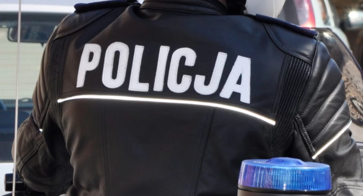 Historie kryminalne, Zatrzymanie policjanta komisariatu Strzelnie Odebrano broń odznakę legitymację Prokuraturze Okręgowej usłyszał zarzuty - zdjęcie, fotografia