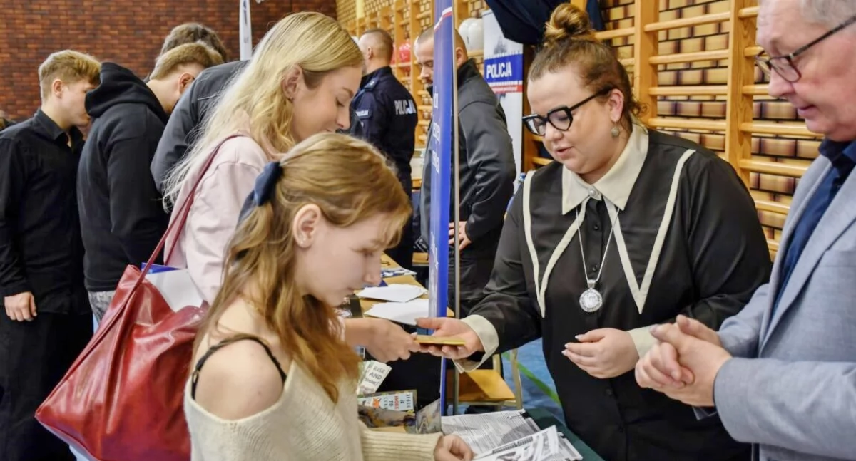 Inwestycje, instytucje, praca • , Zespół Szkół Mogilnie Szkolne Targi Pracy start przyszłość (zdjęcia) - zdjęcie, fotografia