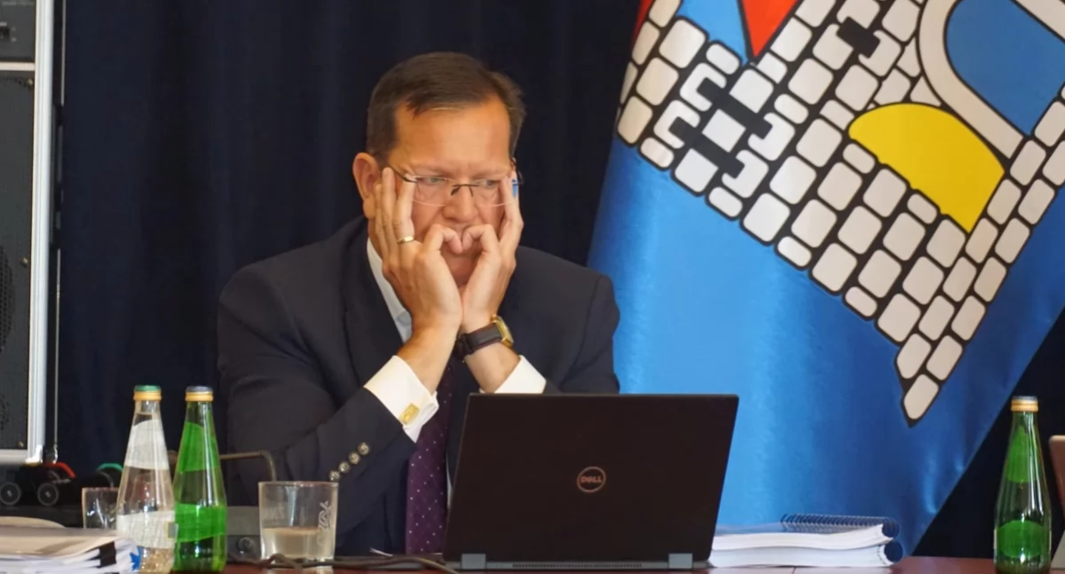 Szkoły, przedszkola, nauka, Dzieci szkoły Dąbrowie wysłucha prokurator Mogilna Rzecznik dyscyplinarny umorzył sprawy możliwych seksistowskich nauczyciela - zdjęcie, fotografia