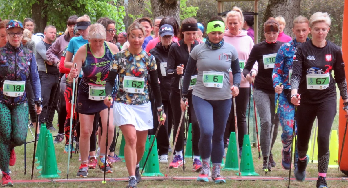 Nordic walking, Trwają zapisy Trzemeszeński Marsz Zdrowie - zdjęcie, fotografia