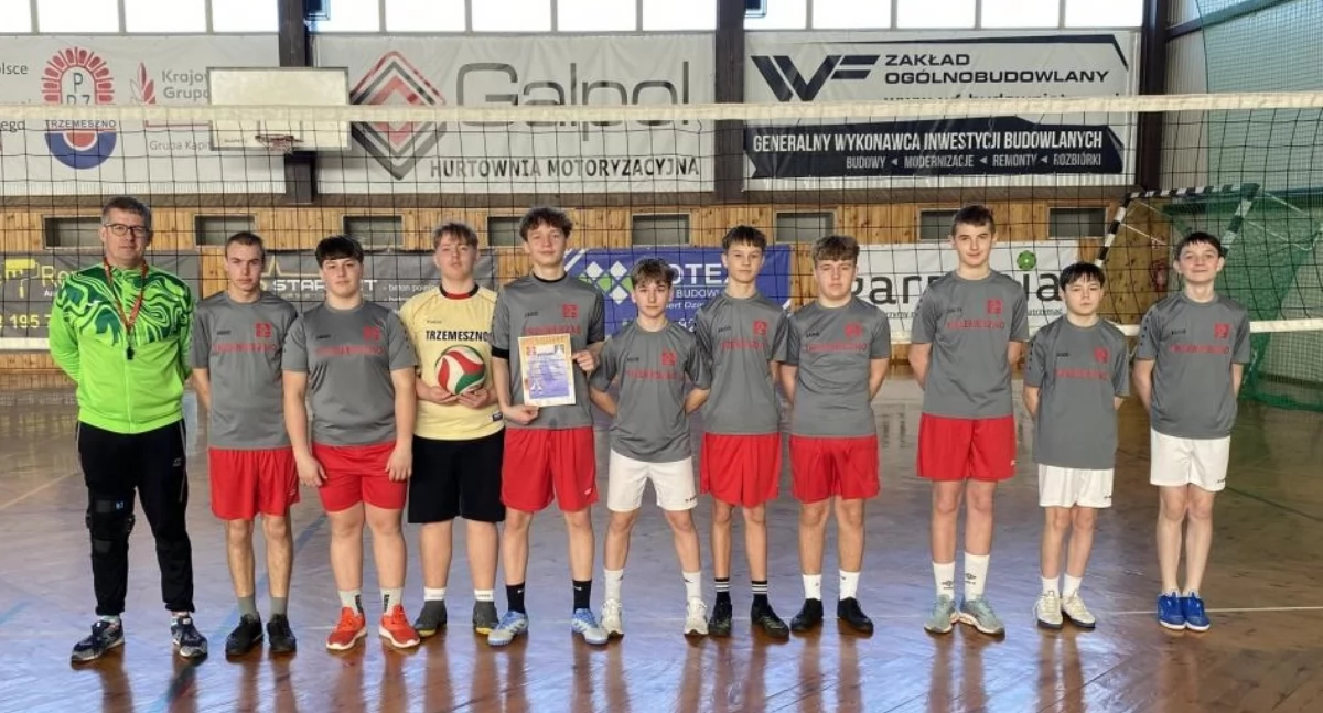 Reprezentacja drużyny chłopców z SP nr 2 w Trzemesznie fot. SP 2 Trzemeszno