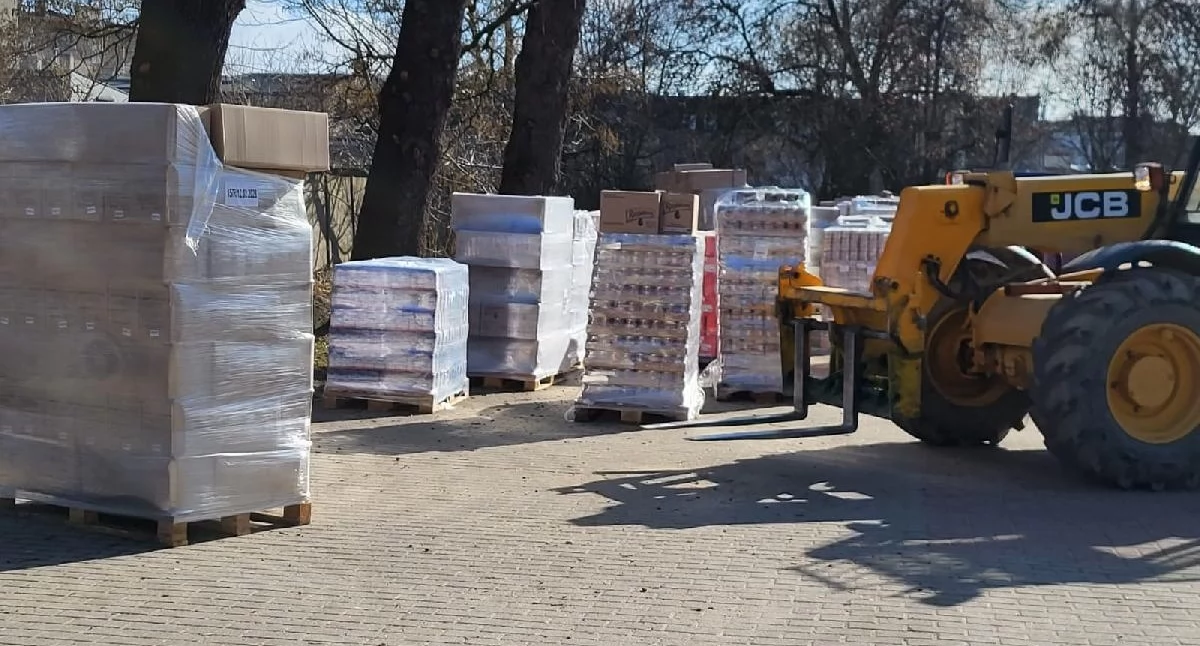 W pierwszej transzy przyjechały 32292 sztuki żywności o różnym asortymencie fot. Agnieszka Godurkiewicz