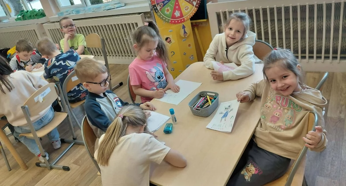 Szkoły, przedszkola, nauka, Przygotowania Światowego Książki Autorskich kruchowskich przedszkolaków (zdjęcia) - zdjęcie, fotografia