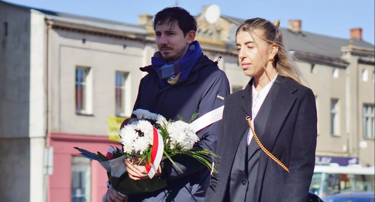 Edyta Padoł została p.o. dyrektora Muzeum w Chabsku. Na zdjęciu z dyrektorem MDK Pawłem Gębalą