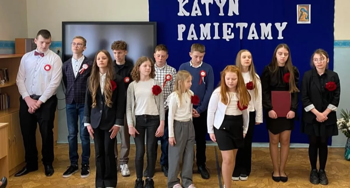 Stowarzyszenie, koła, fundacje, Katyń Pamiętamy Uroczysty Pamięci Szkole Podstawowej Ofiar Katynia Strzelcach (zdjęcia) - zdjęcie, fotografia