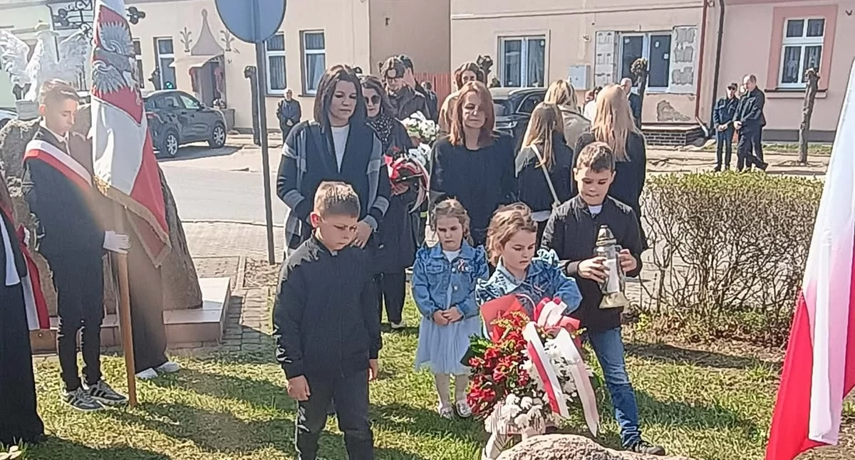 Życie miast i wsi, Wylatowie złożyli hołd ofiarom Zbrodni Katyńskiej (zdjęcia) - zdjęcie, fotografia